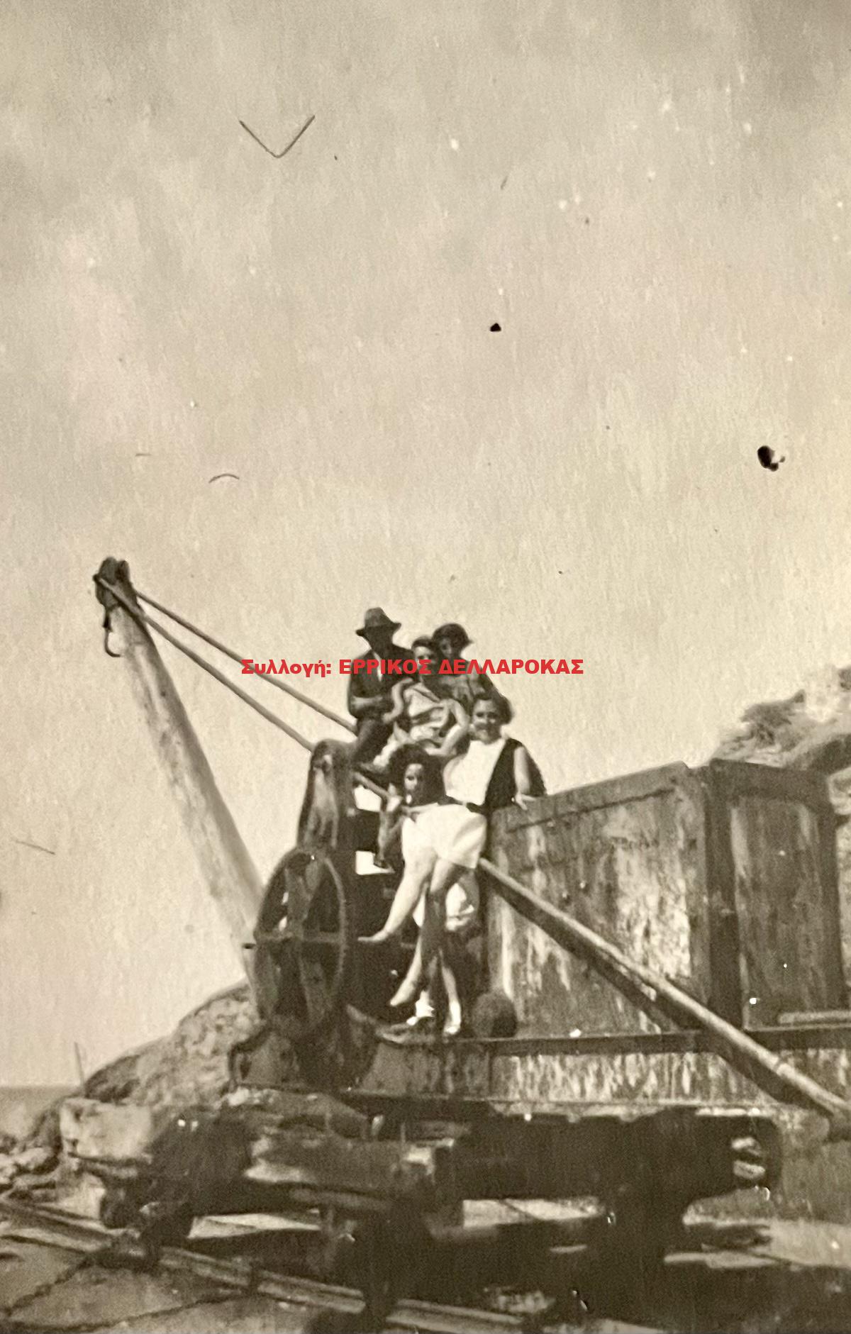 1928 (ΛΙΜΑΝΙ) Γερανός σε ράγγες  για την κατασκευή του λιμενοβραχίωνα