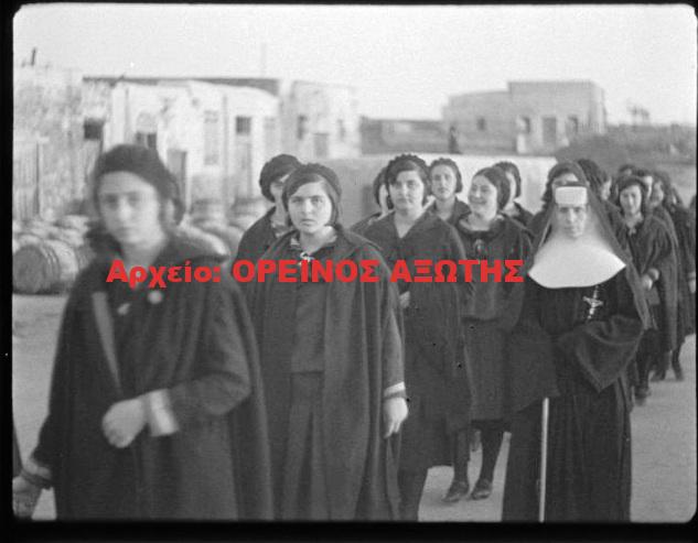 1931 εκδρομή μαθητριών Σχολής Ουρσουλινών Νάξου στον Πύργο Γρατσία της Τραγαίας