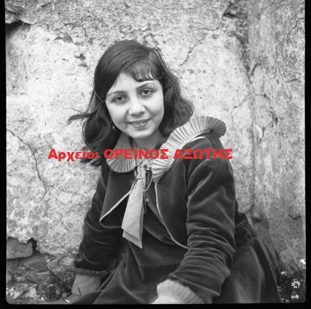 1931 εκδρομή μαθητριών Σχολής Ουρσουλινών Νάξου στον Πύργο Γρατσία της Τραγαίας