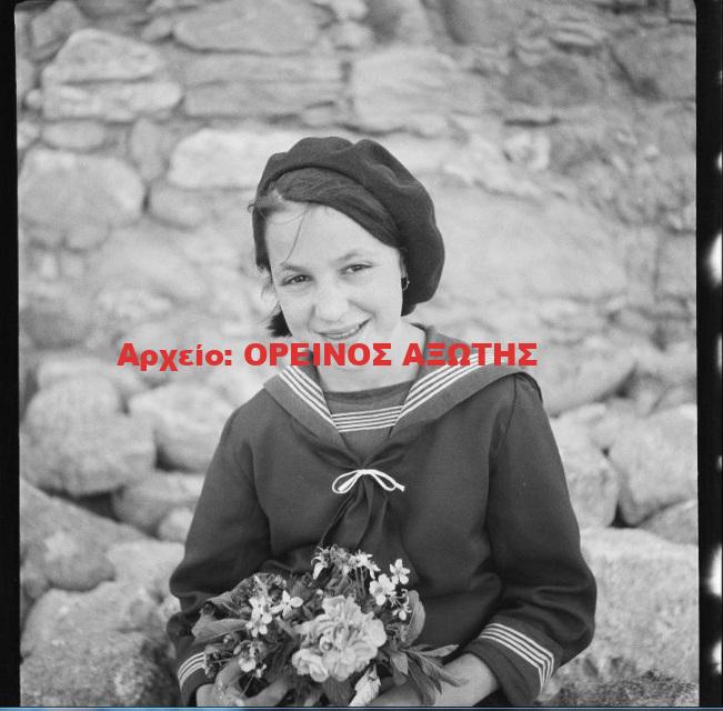1931 εκδρομή μαθητριών Σχολής Ουρσουλινών Νάξου στον Πύργο Γρατσία της Τραγαίας