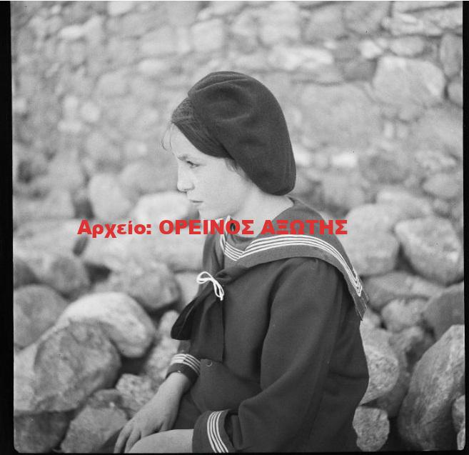 1931 εκδρομή μαθητριών Σχολής Ουρσουλινών Νάξου στον Πύργο Γρατσία της Τραγαίας
