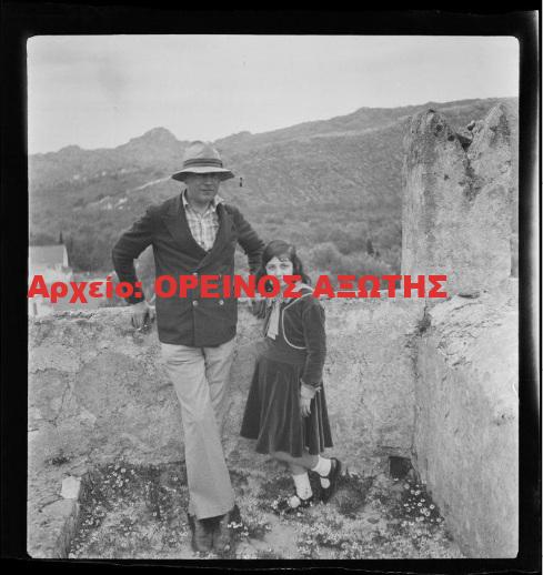 1931 εκδρομή μαθητριών Σχολής Ουρσουλινών Νάξου στον Πύργο Γρατσία της Τραγαίας