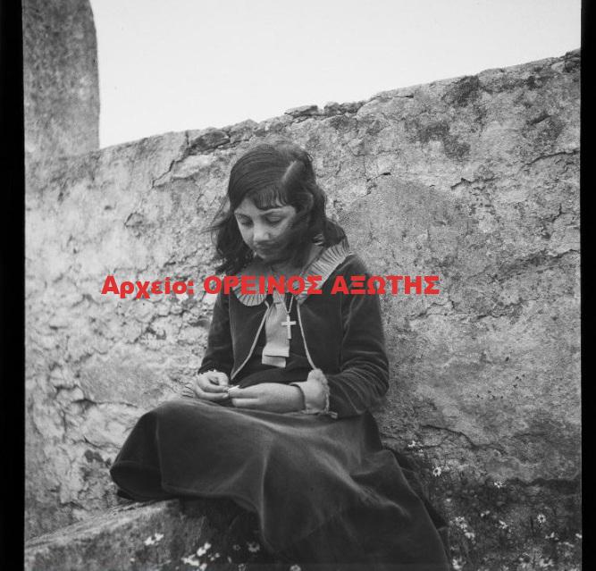 1931 εκδρομή μαθητριών Σχολής Ουρσουλινών Νάξου στον Πύργο Γρατσία της Τραγαίας