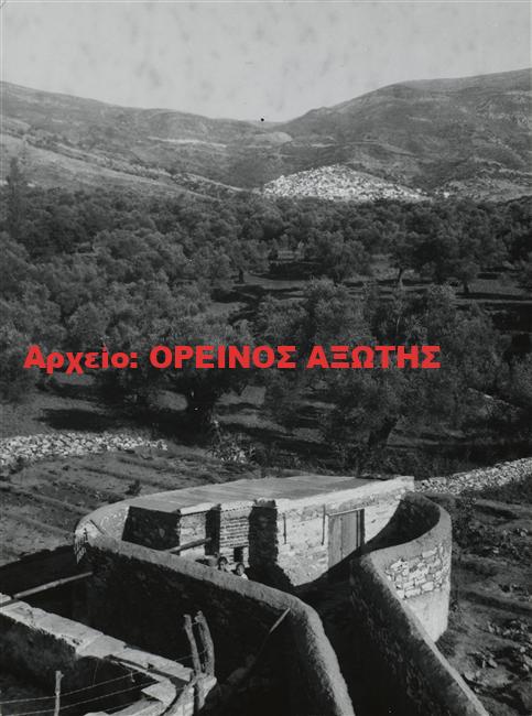 1931 εκδρομή μαθητριών Σχολής Ουρσουλινών Νάξου στον Πύργο Γρατσία της Τραγαίας