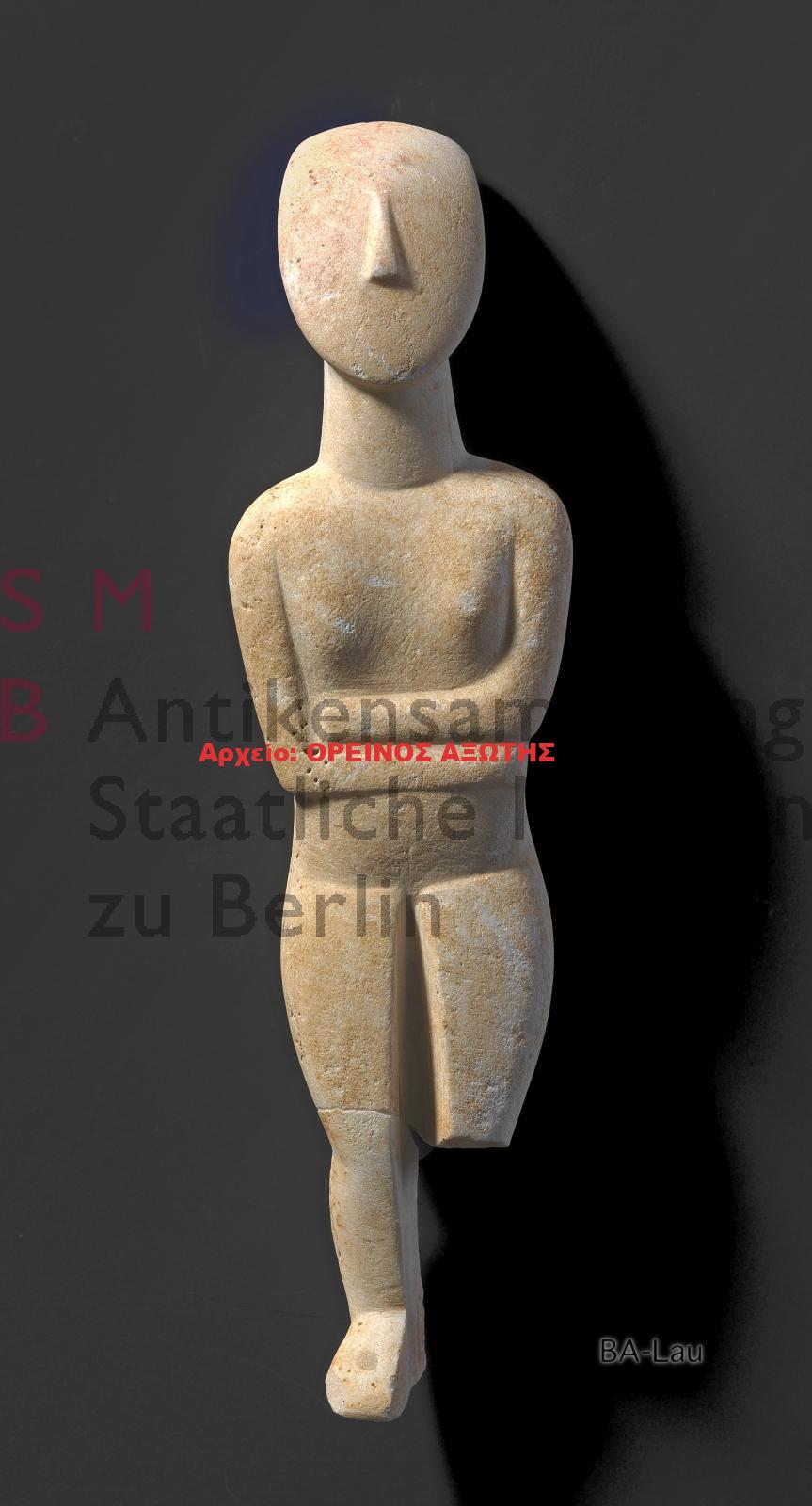 κυκλαδικό ειδώλιο που βρέθηκε στη Νάξο και βρίσκεται στο Αρχαιολογικό Μουσείο Βερολίνου