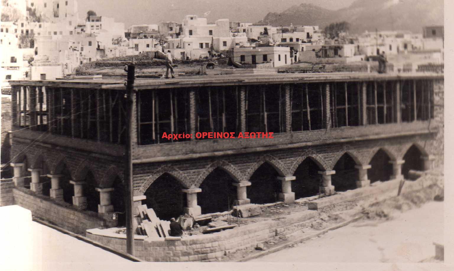 1958 από την ανέγερση της κλινικής Μανωλά στη Χώρα