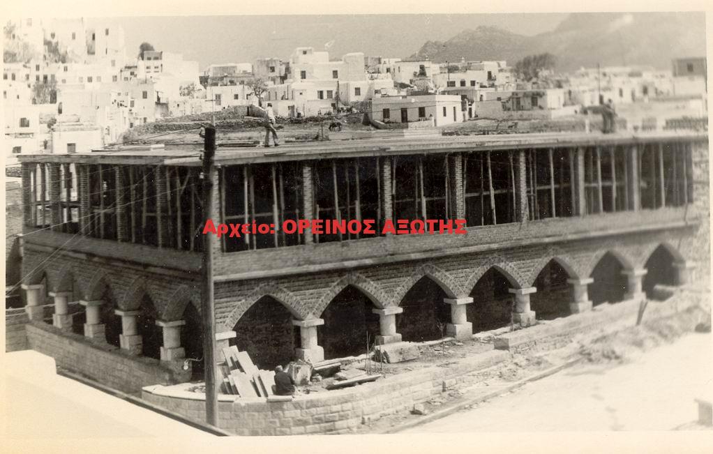 1958 από την ανέγερση της κλινικής Μανωλά στη Χώρα
