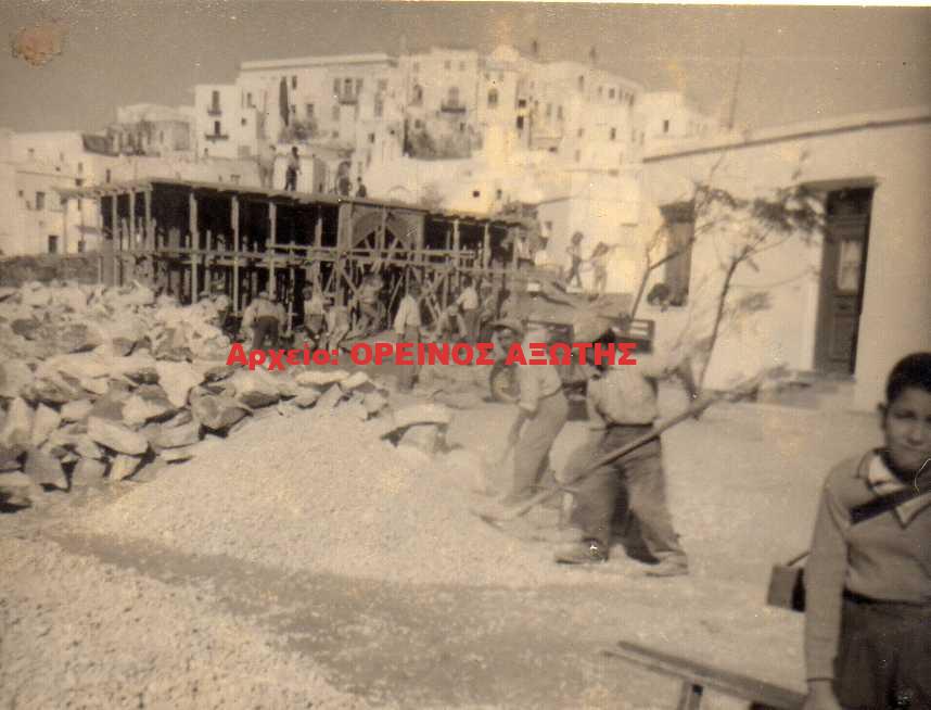 1958 από την ανέγερση της κλινικής Μανωλά στη Χώρα