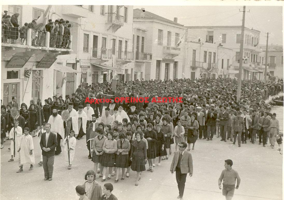 1963 η κηδεία του γιατρού Γιαννούλη Μανωλά στη Χώρα