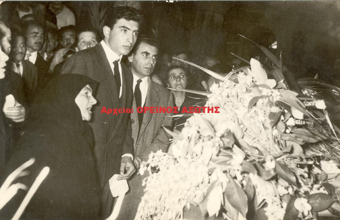 1963 η κηδεία του γιατρού Γιαννούλη Μανωλά στη Χώρα